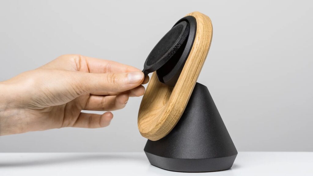 MagSafe Wooden Stand